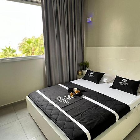 Motel Hofim Bat Yam Bagian luar foto
